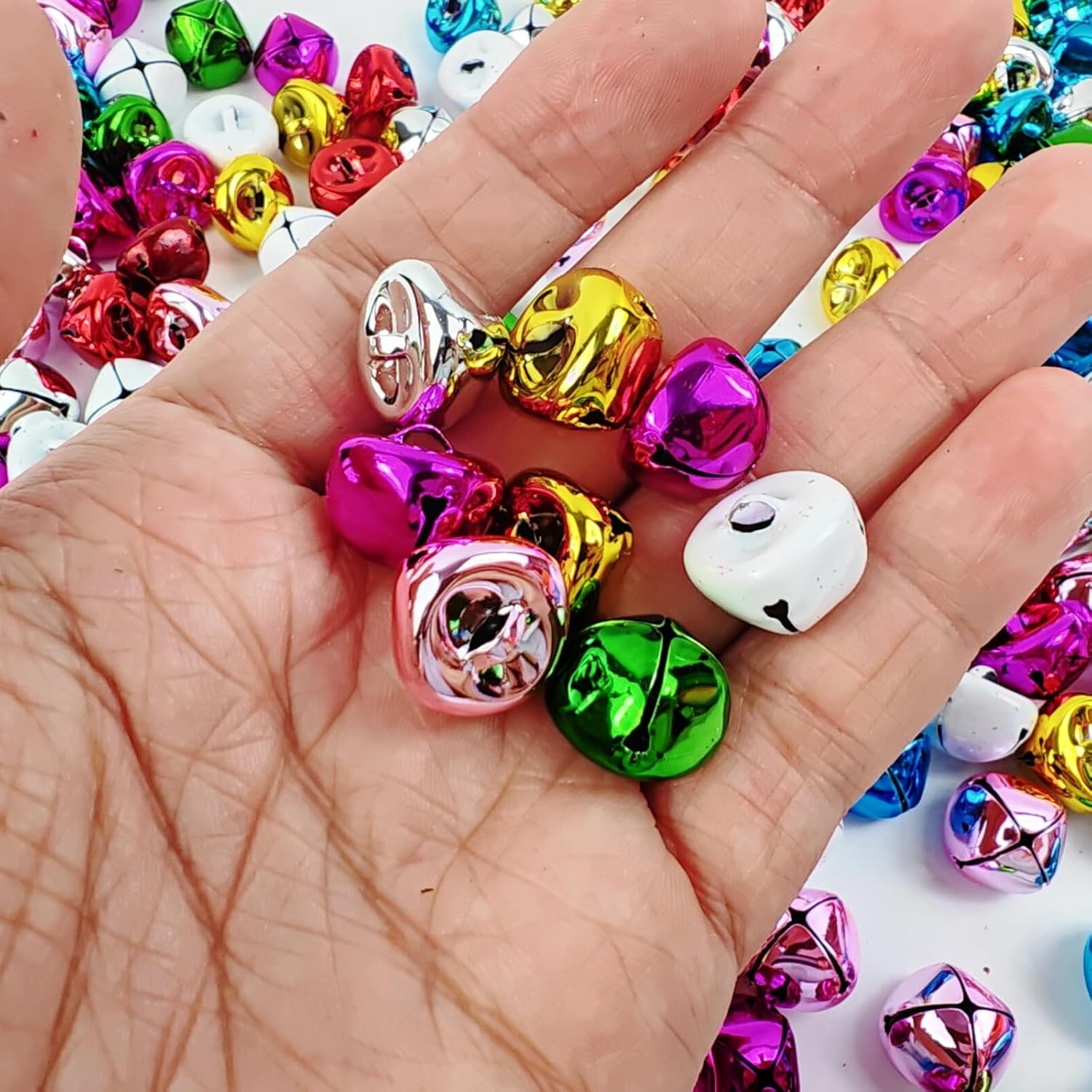 TIHOOD 160PCS 0.6inch Jingle Bells for Crafts, Large Jingle Bells Christmas Jingle Bell, Cheerful Sound Craft Bells for Wreath, Holiday Home and Christmas Decoration, 8 Colors