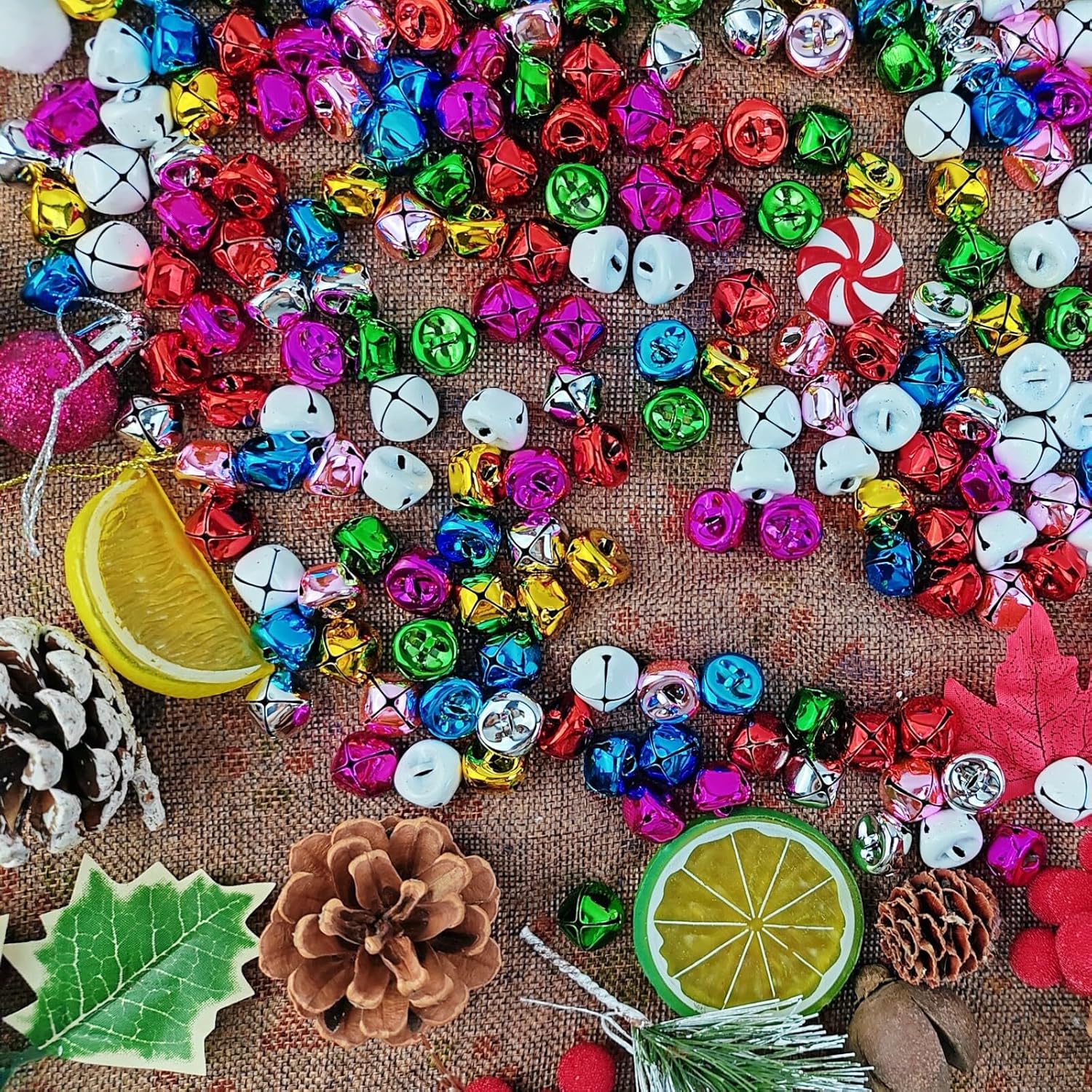 TIHOOD 160PCS 0.6inch Jingle Bells for Crafts, Large Jingle Bells Christmas Jingle Bell, Cheerful Sound Craft Bells for Wreath, Holiday Home and Christmas Decoration, 8 Colors